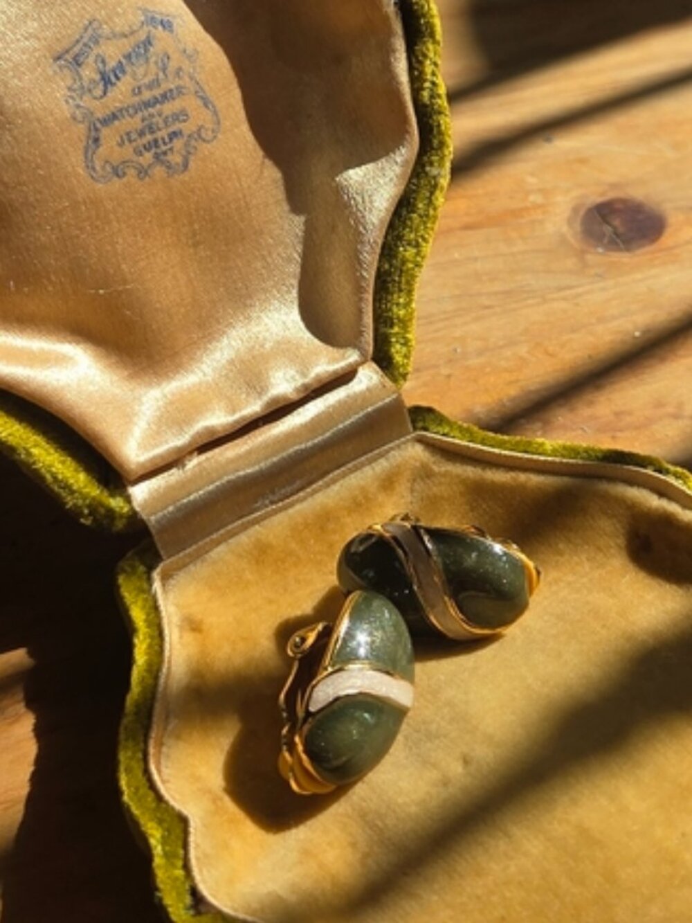 Vintage 1980s Gold Textured Faux Jade Green Cabochon Chunky Clip On Earrings OS